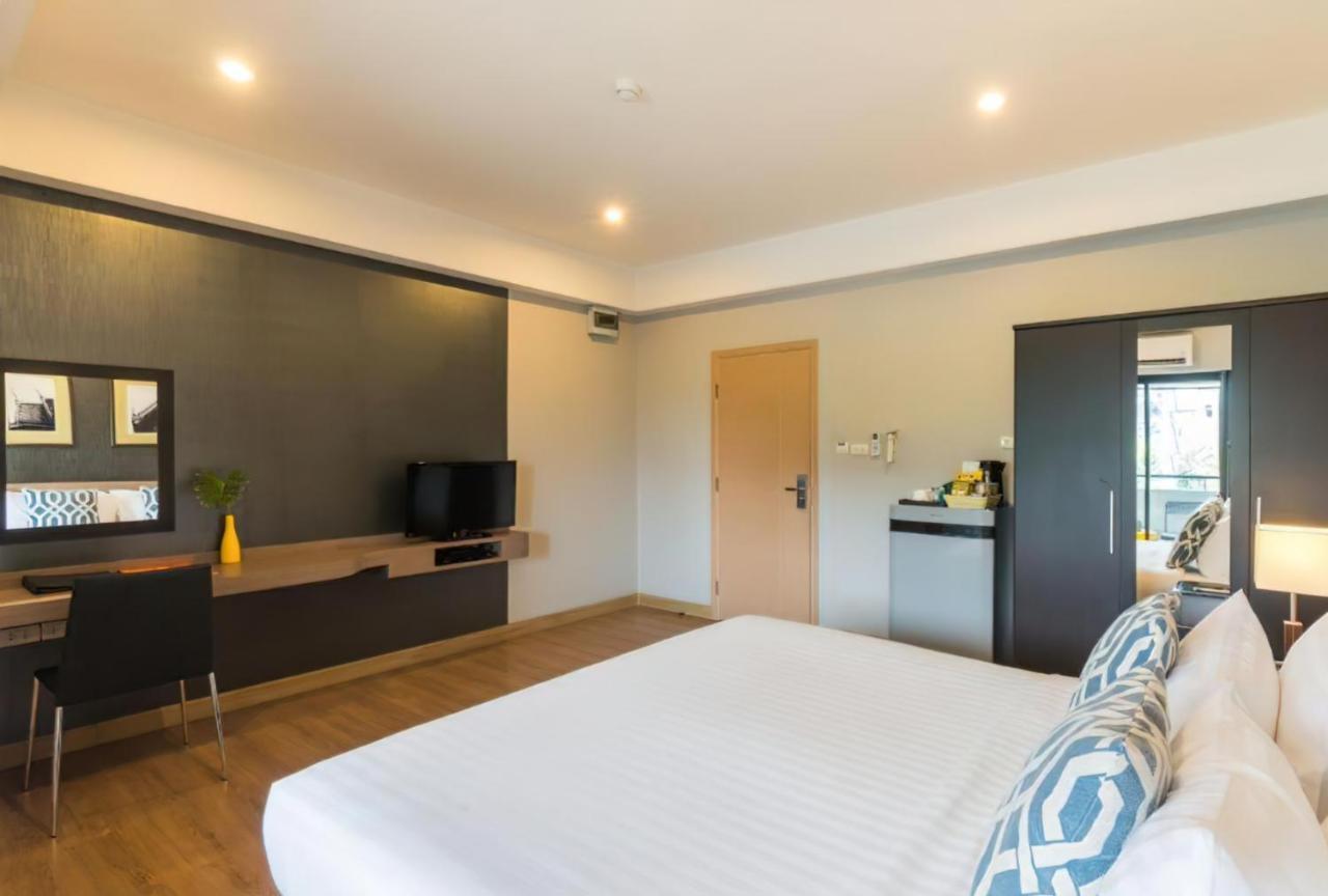 Alt Hotel Nana By Uhg Bangkok Exterior foto